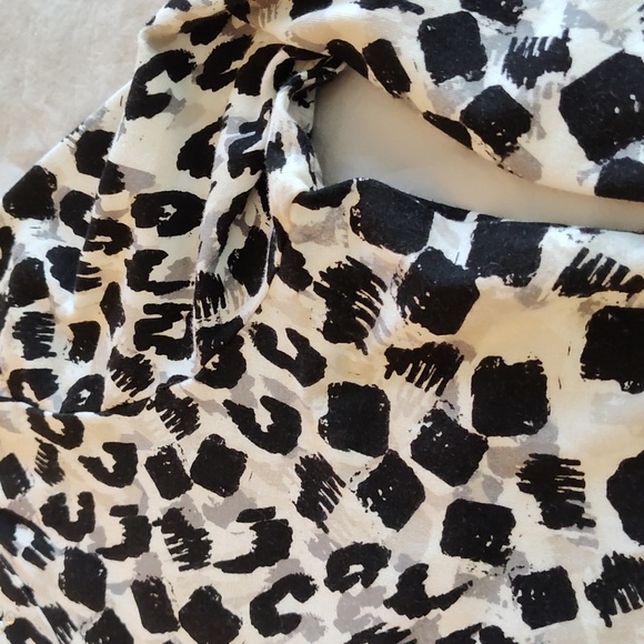 Hearts of Palm Petite Size PL 3/4 Sleeve T Shirt Black White Tan Beaded Detail - Picture 9 of 10